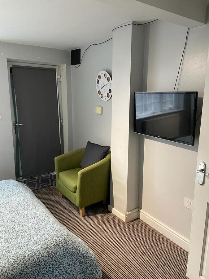 1bedroom In Family With Tiny Wet And Own Entrance Homestay