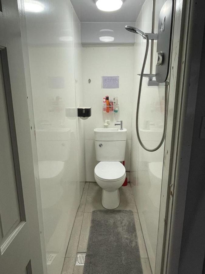 1bedroom In Family With Tiny Wet And Own Entrance Homestay