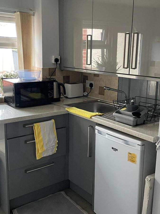 1bedroom In Family With Tiny Wet And Own Entrance *