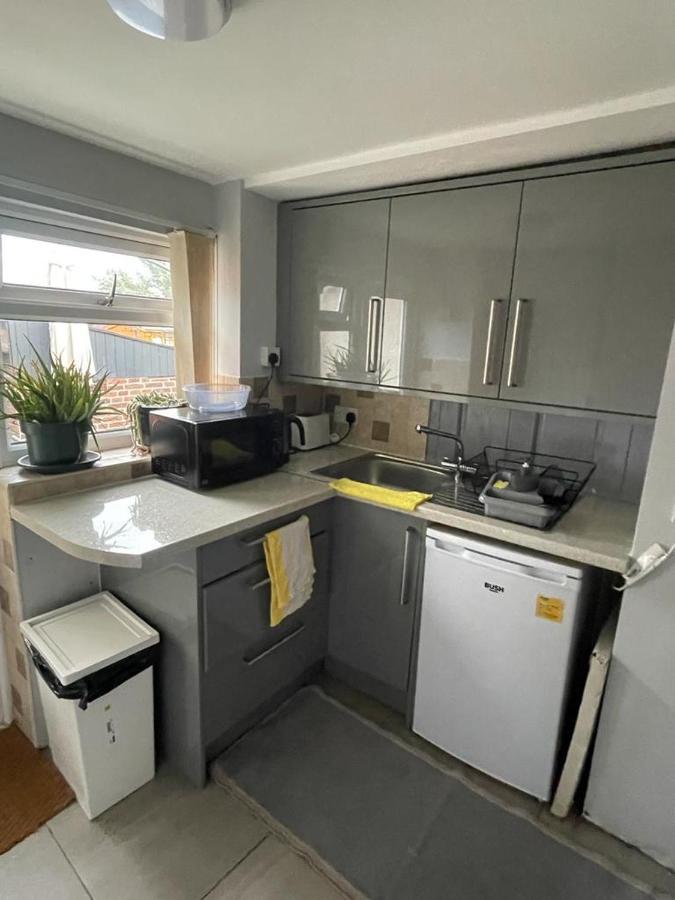 1bedroom In Family With Tiny Wet And Own Entrance *